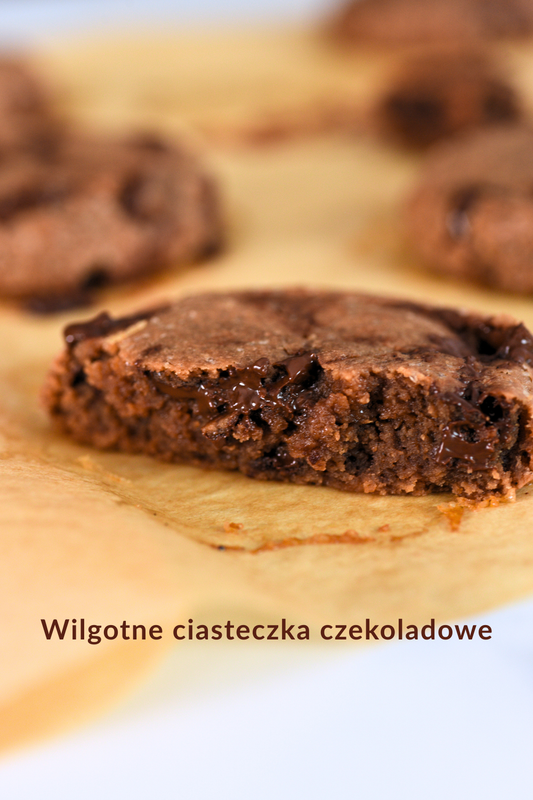 Wilgotne ciasteczka czekoladowe