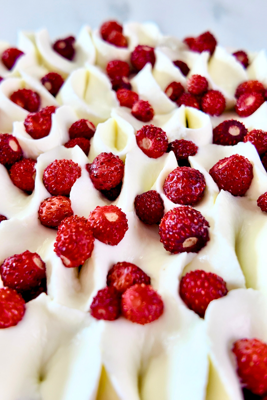 Tarta migdałowa z poziomkami